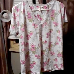 Body touch white floral short sleeve blouse size medium